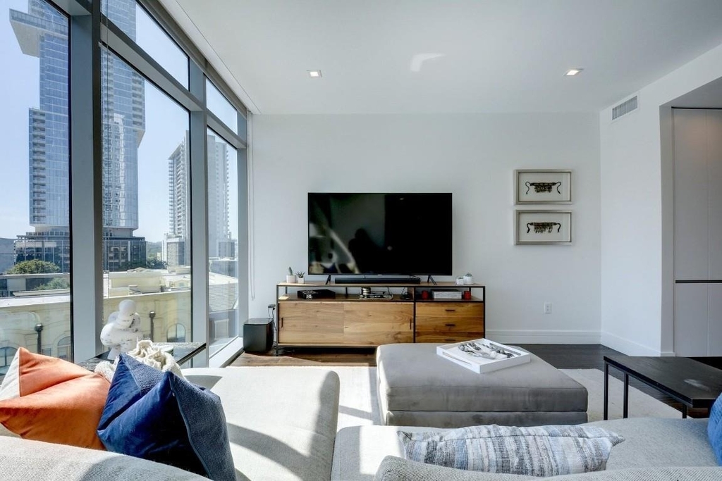 501 West Ave - Photo 1