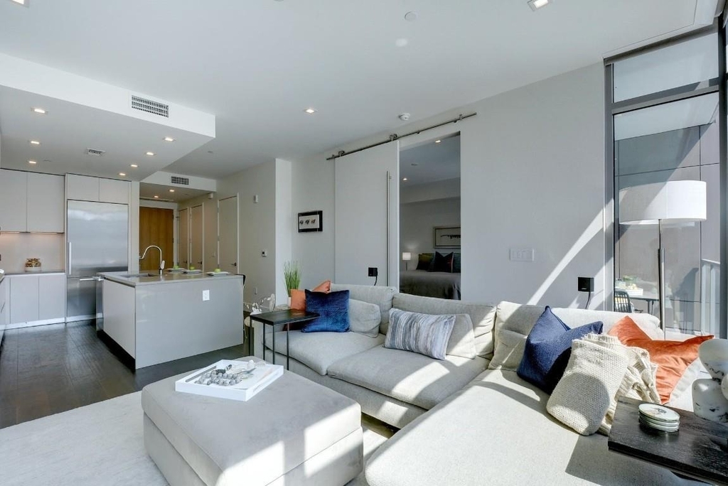 501 West Ave - Photo 3