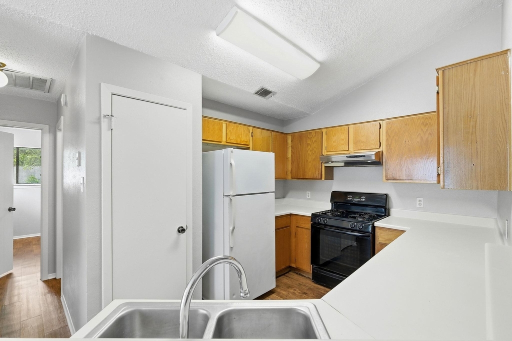 2511 Howellwood Way - Photo 6