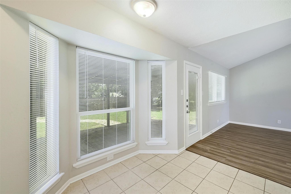 8527 Maine Dr - Photo 8