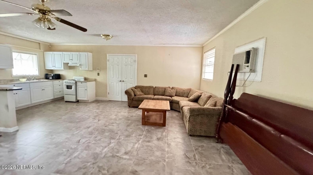 5557 Floral Avenue - Photo 10