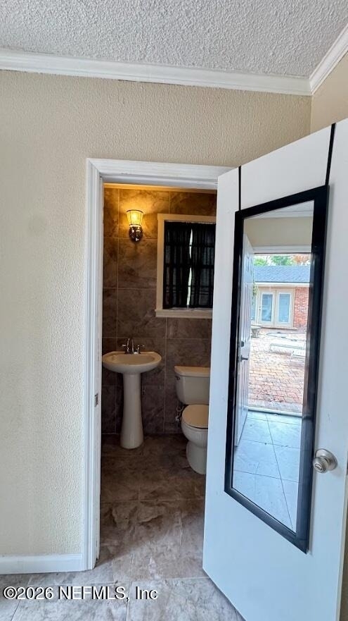 5557 Floral Avenue - Photo 2