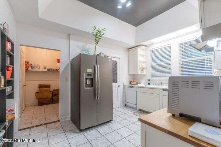 440 E 6th Street - Photo 8