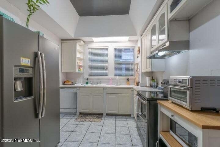 440 E 6th Street - Photo 10