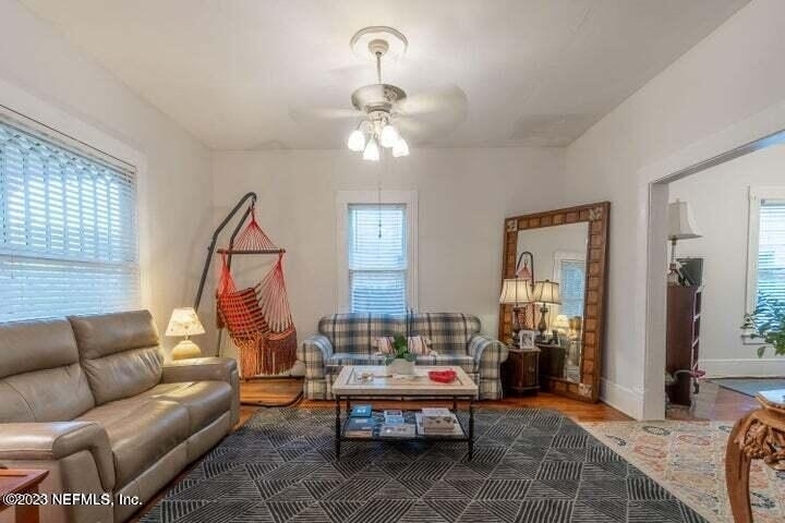 440 E 6th Street - Photo 4