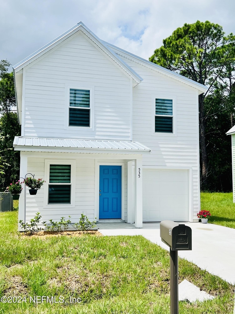 535 S Woodlawn Street - Photo 0