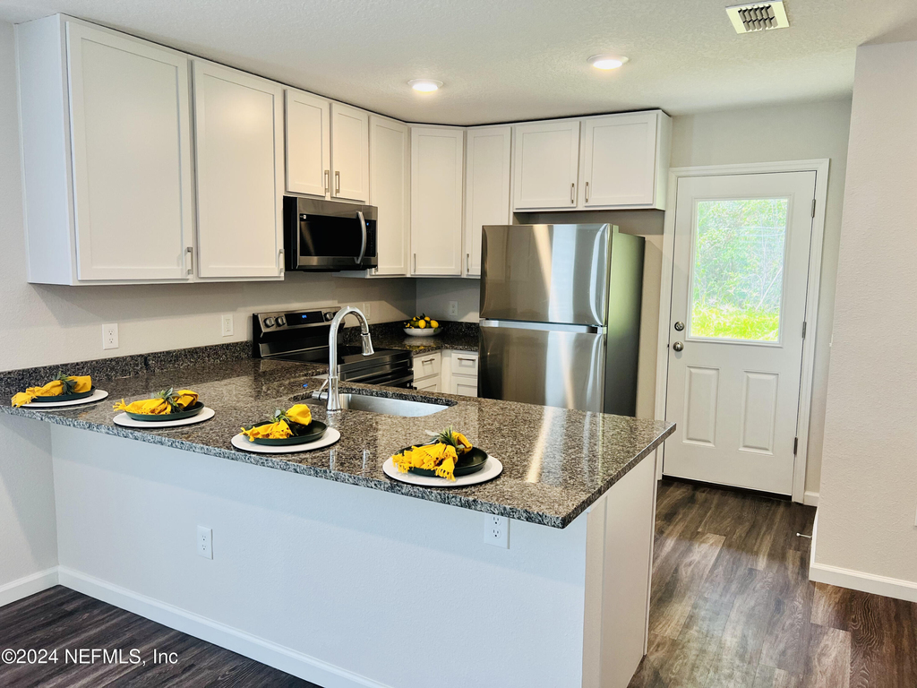 535 S Woodlawn Street - Photo 3