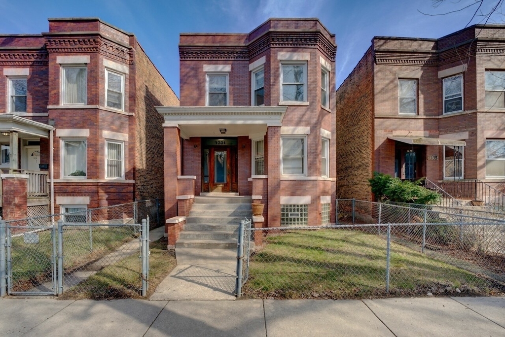 7331 S Dante Avenue - Photo 0