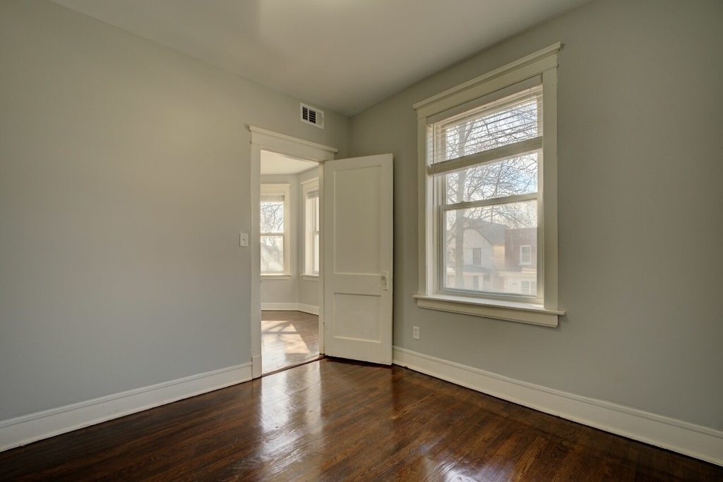 7331 S Dante Avenue - Photo 2