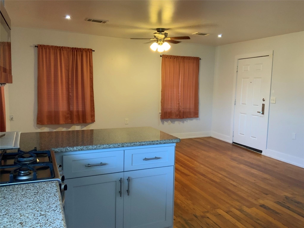 100 W Madison Street - Photo 17