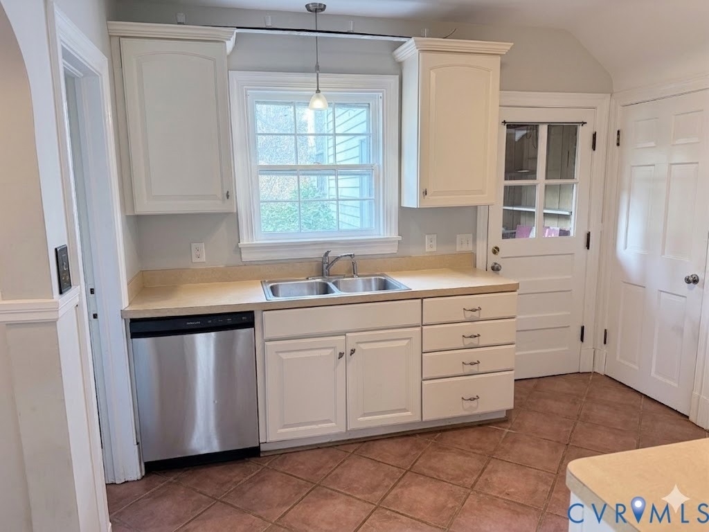 1724 Wilmington Avenue - Photo 3
