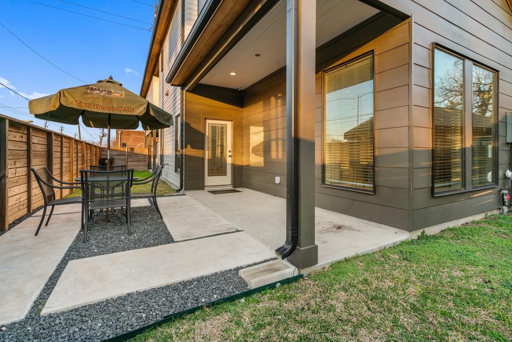 3802 Commerce Street - Photo 16