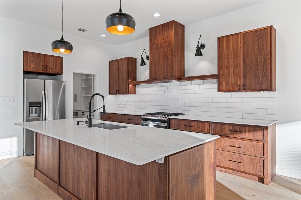 3802 Commerce Street - Photo 3