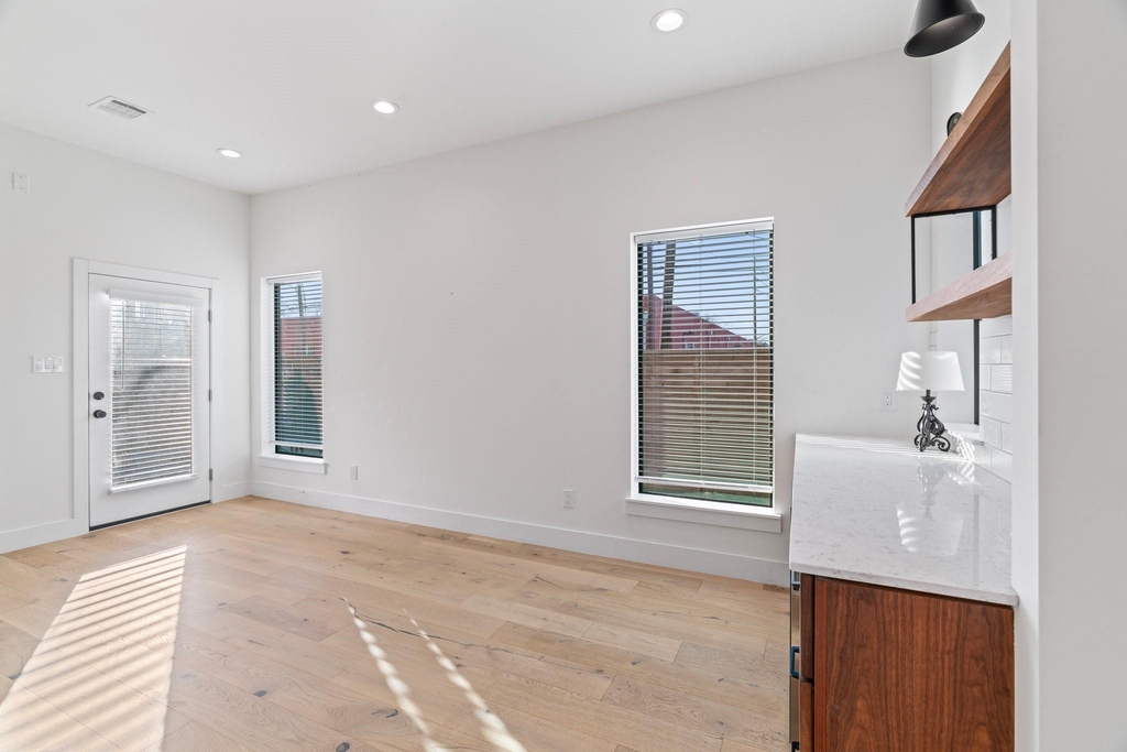 3802 Commerce Street - Photo 13