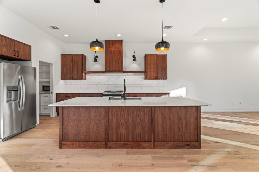 3802 Commerce Street - Photo 2