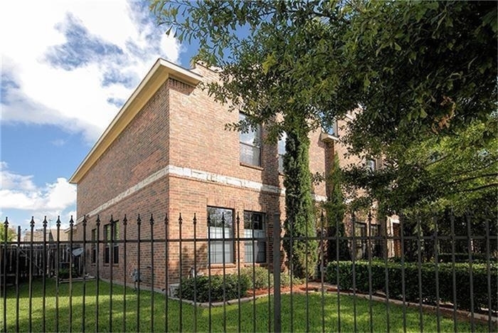1414 Emancipation Avenue - Photo 1