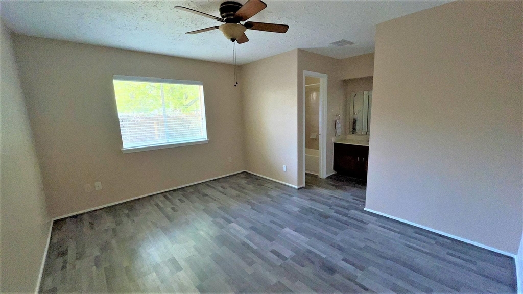 17323 Camberwell Green Lane - Photo 9