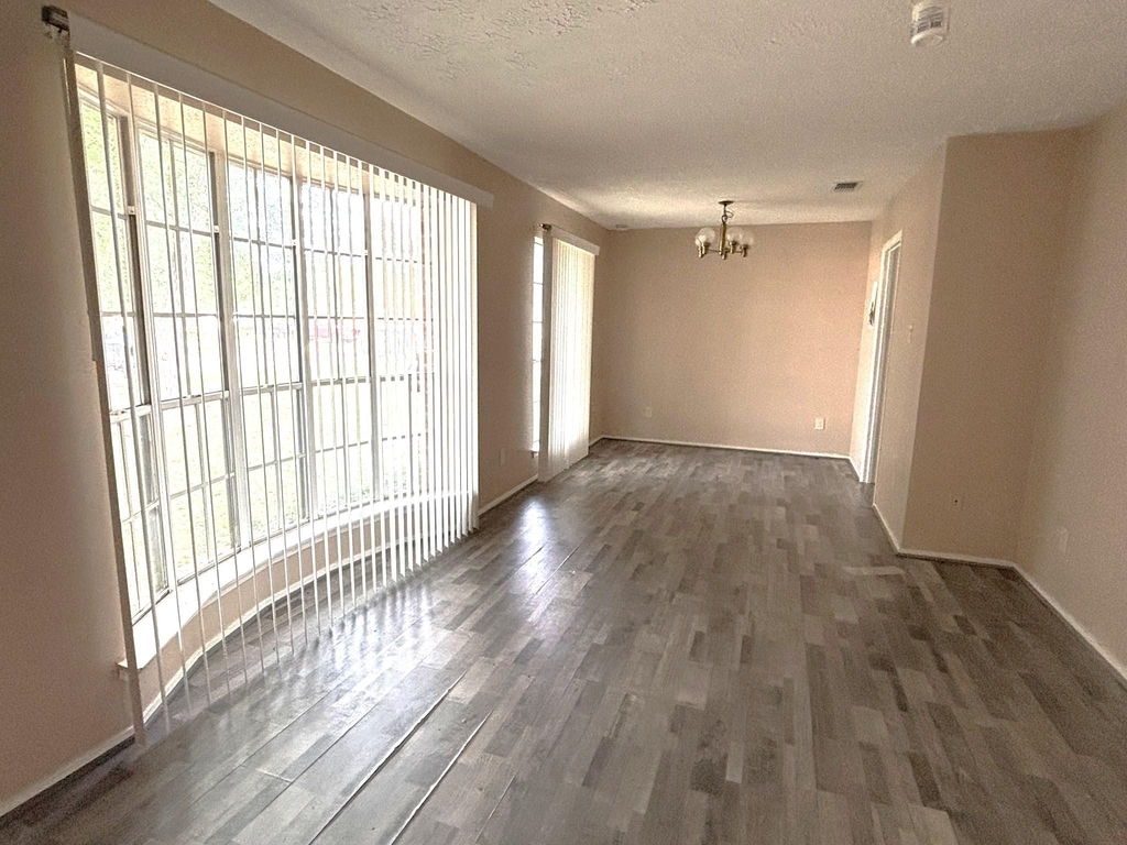 17323 Camberwell Green Lane - Photo 2