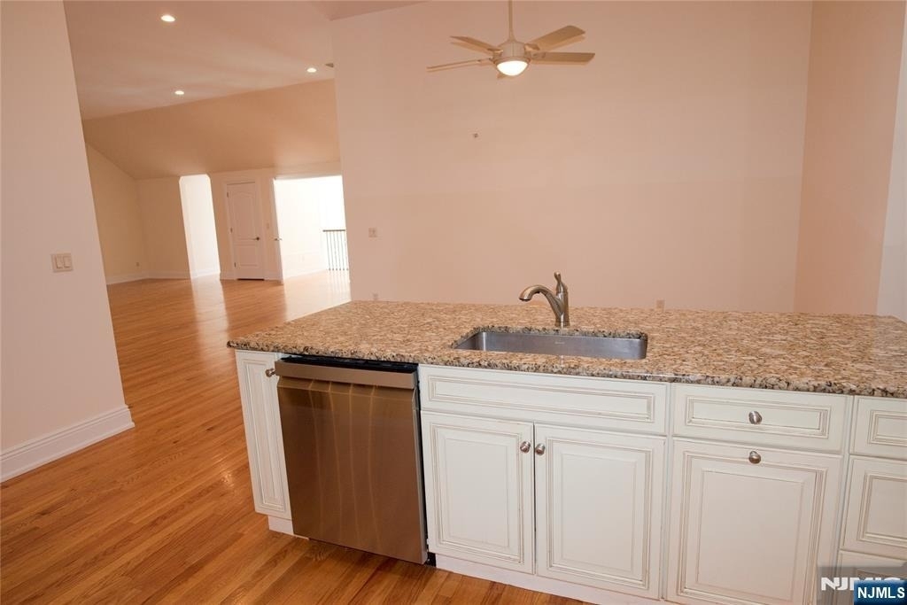 673 Glendale - Photo 7