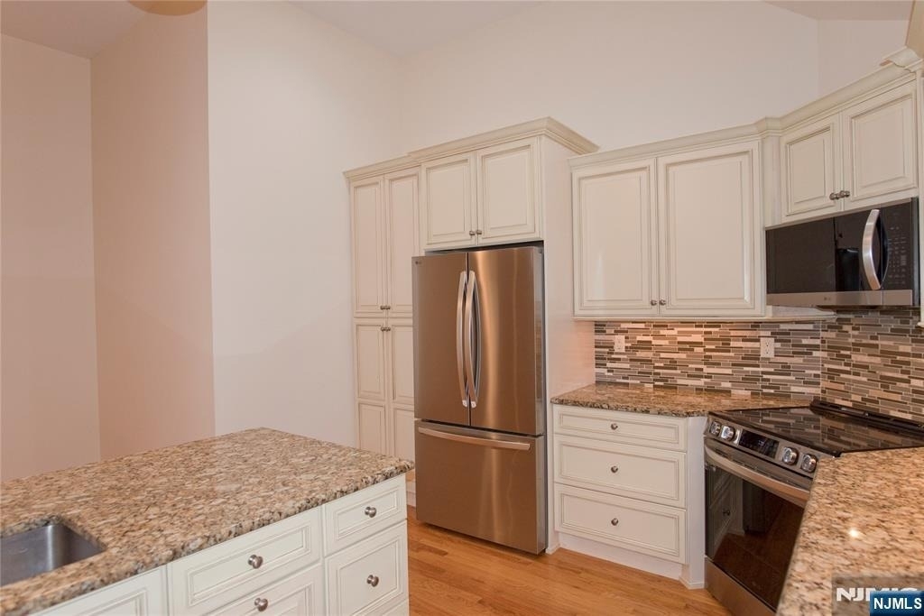673 Glendale - Photo 4