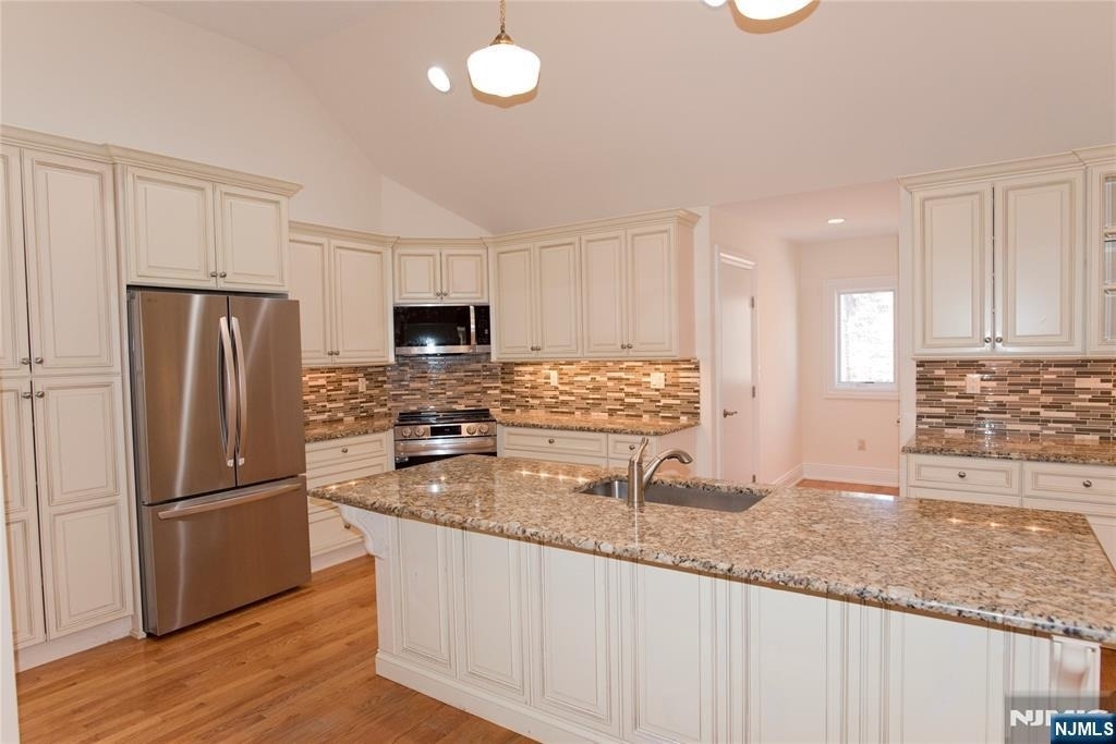 673 Glendale - Photo 5