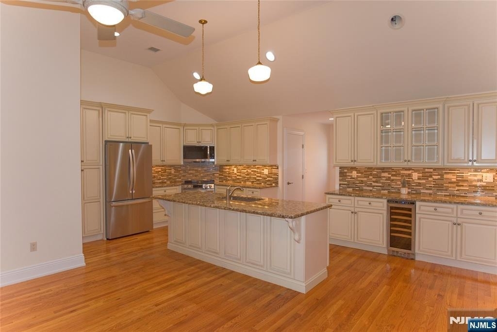 673 Glendale - Photo 2