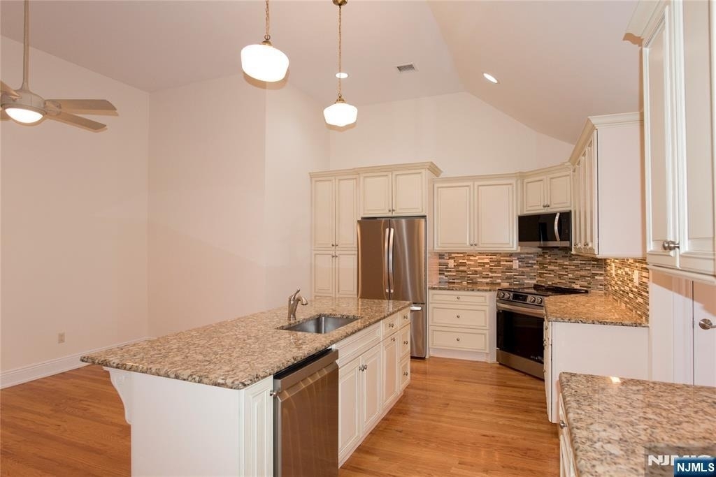 673 Glendale - Photo 3