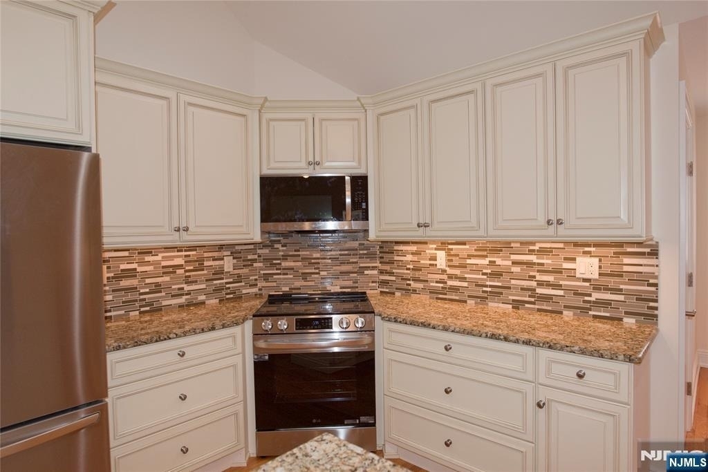 673 Glendale - Photo 6
