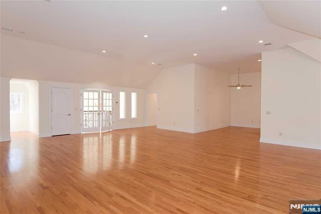 673 Glendale - Photo 8