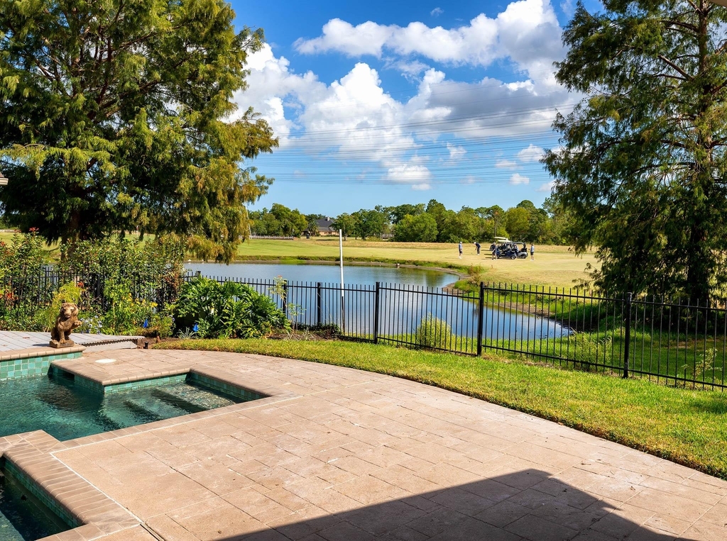 2435 Thorndon Park Court - Photo 4
