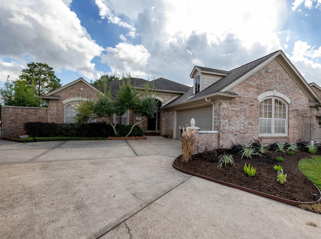 2435 Thorndon Park Court - Photo 1