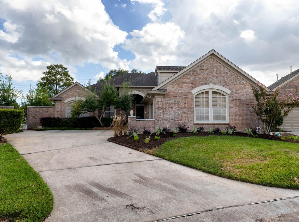 2435 Thorndon Park Court - Photo 0