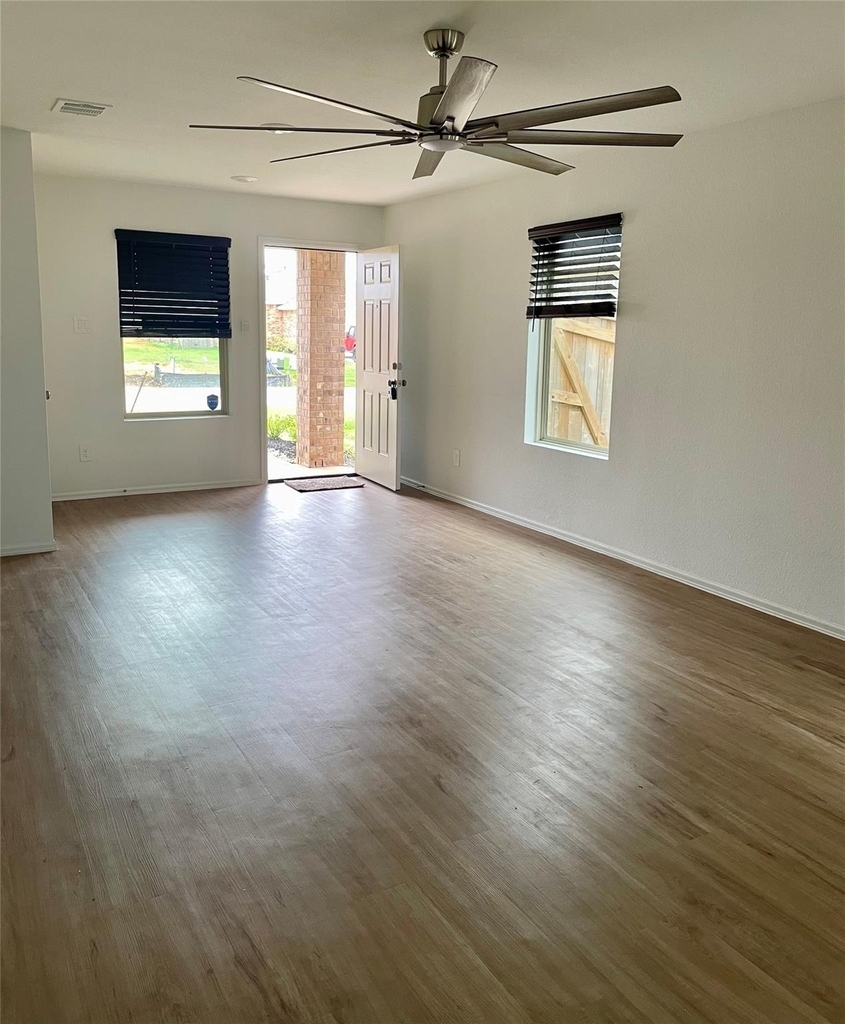 221 Crystal Bay Ln - Photo 3