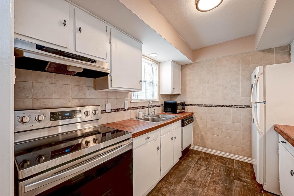 2232 S Piney Point Road - Photo 9