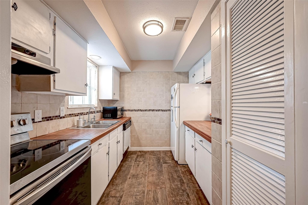 2232 S Piney Point Road - Photo 8