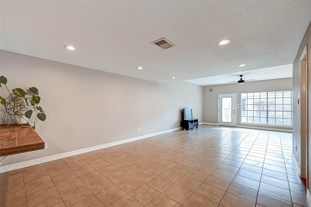 2232 S Piney Point Road - Photo 2