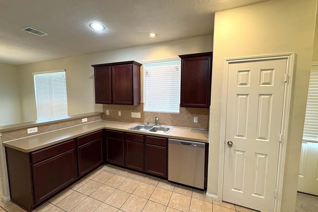 1023 Doubletree Glen Drive - Photo 5