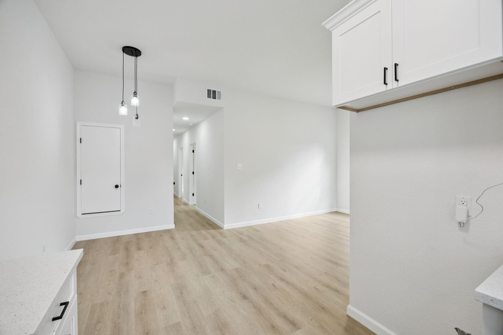422 New Hampshire Street - Photo 5