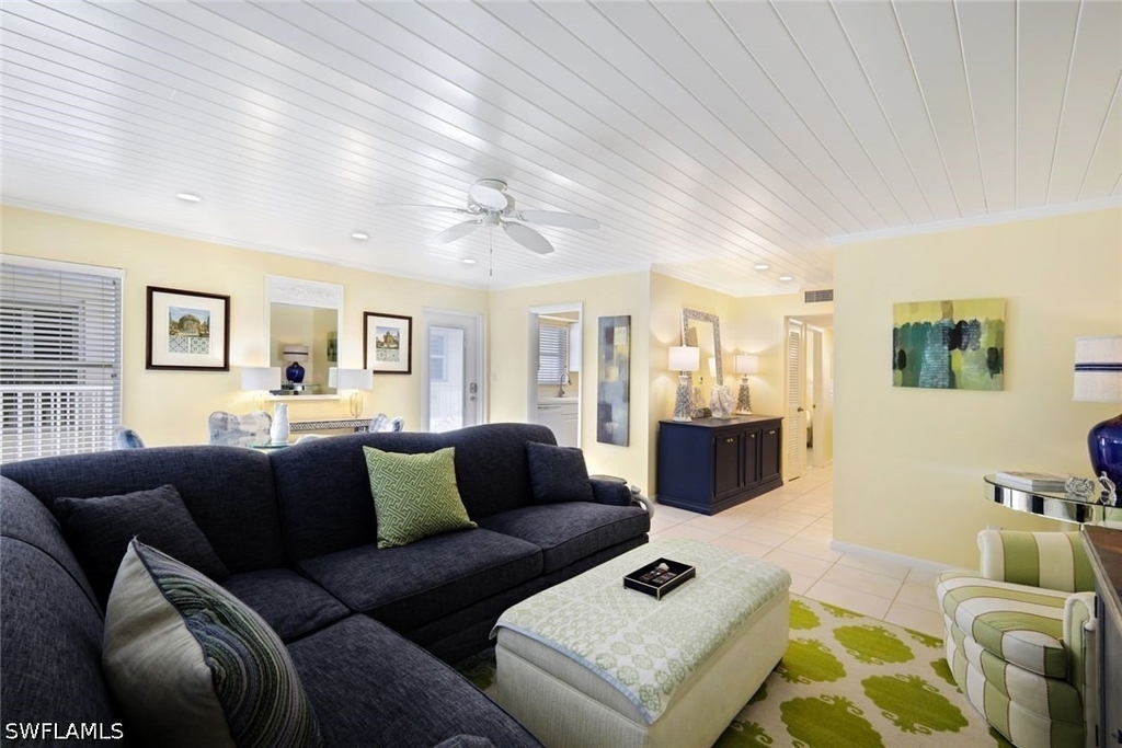 286 4th Street S - Photo 1
