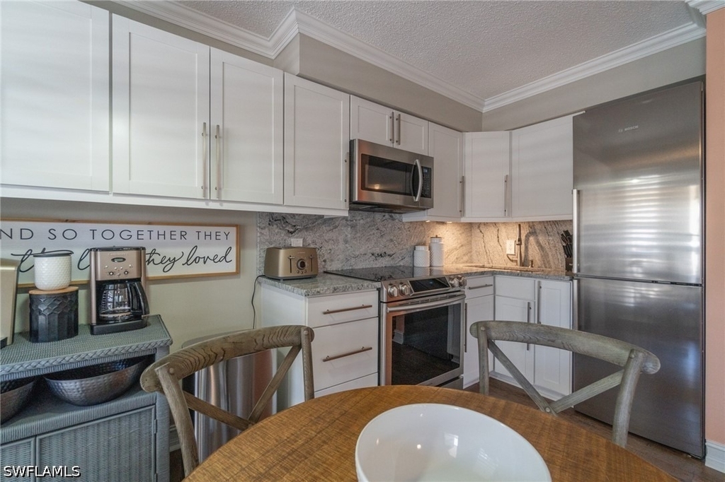 1215 Edington Place - Photo 9