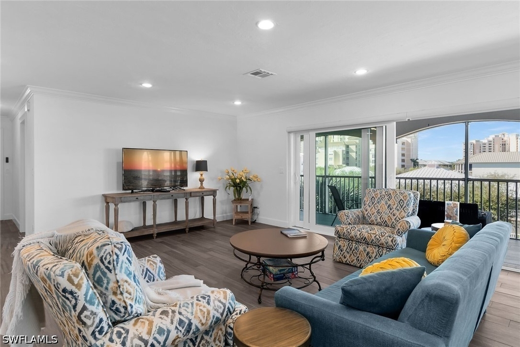 1020 Swallow Avenue - Photo 2
