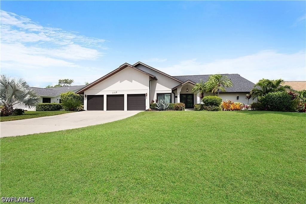2307 Queens Way - Photo 0