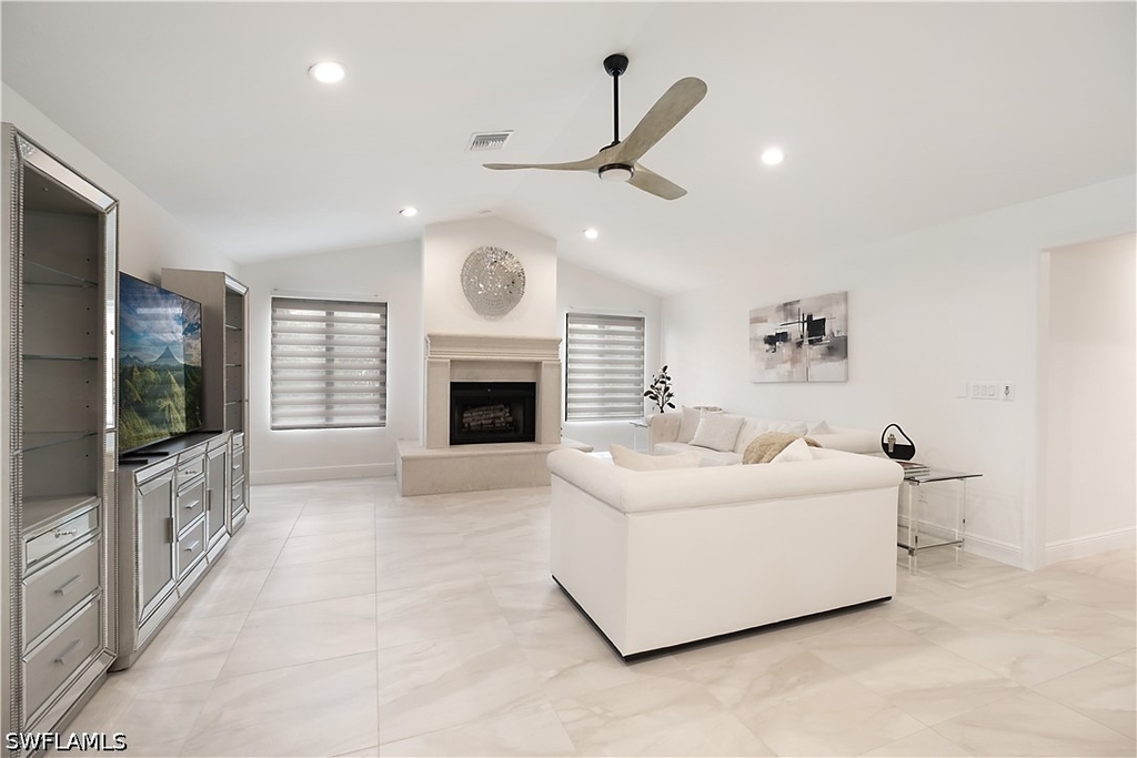 2307 Queens Way - Photo 16
