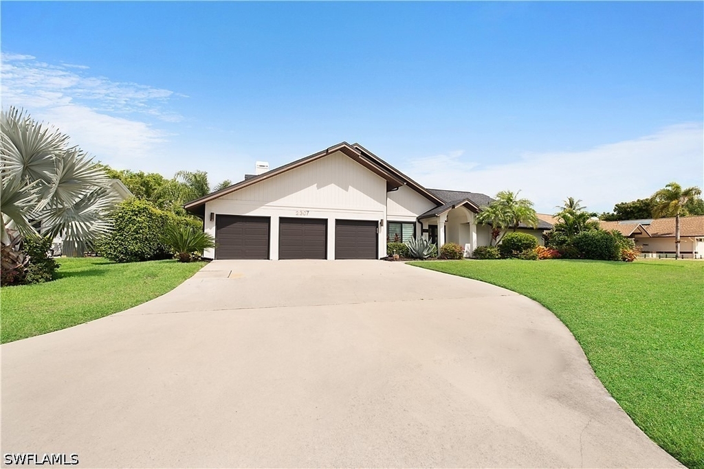 2307 Queens Way - Photo 1