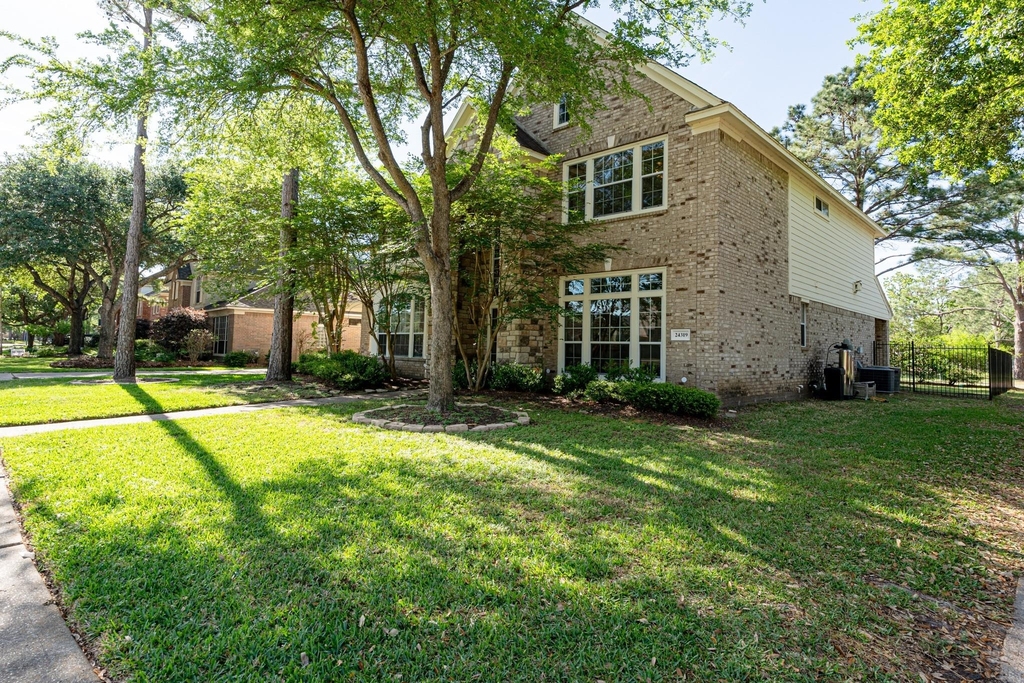 24319 Bay Hill Boulevard - Photo 3