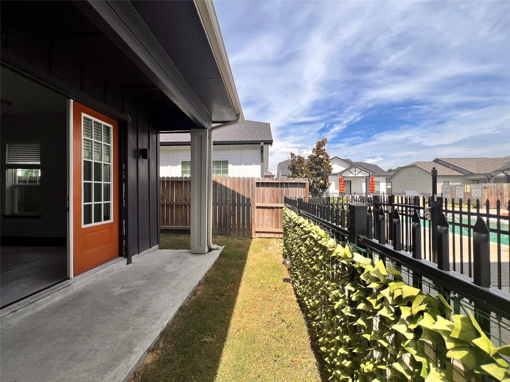 4250 Woodridge Parkway - Photo 10
