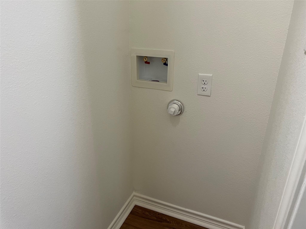 1231 Sycamore Avenue - Photo 2