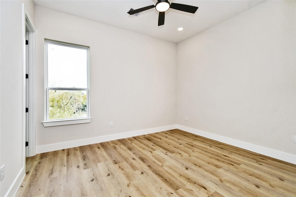 3229 Tuam Street - Photo 29