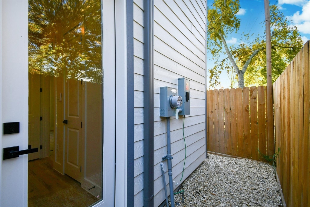 3229 Tuam Street - Photo 8