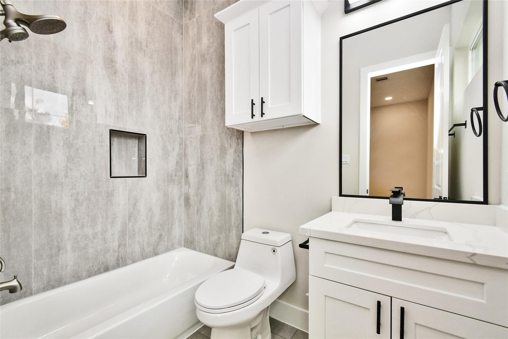 3229 Tuam Street - Photo 30